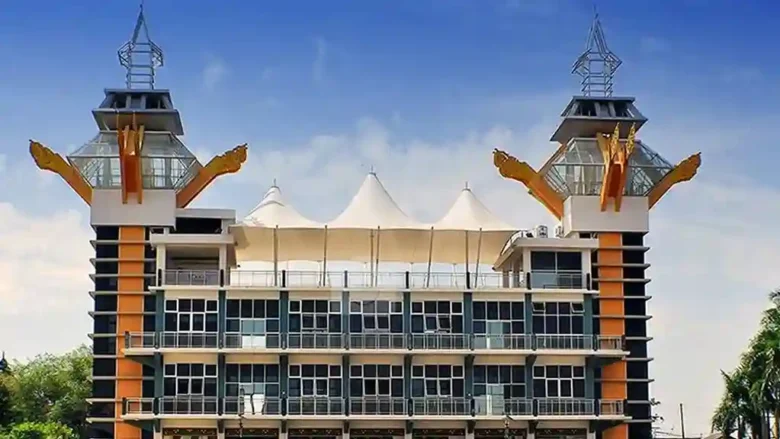 Kota Samarinda, Profil Kota Samarinda, Sejarah Kota Samarinda, Ibu Kota Kalimantan Timur, Populasi Kota Samarinda, Peta Kota Samarinda, Kota Samarinda di Pulau Kalimantan, Kota Samarinda dalam angka, Kota Samarinda dalam statistik, Jembatan Mahakam, Jembatan Achmad Amins, Jembatan Mahakam Ulu, Jalan Tol Balikpapan–Samarinda, Bandara Internasional Aji Pangeran Tumenggung Pranoto, Terowongan Selili Samarinda, Pembangunan infrastruktur Samarinda, Proyek infrastruktur Samarinda, Transportasi umum Samarinda, Aksesibilitas Samarinda, Wisata alam Samarinda, Wisata budaya Samarinda, Tempat wisata di Samarinda, Taman Samarendah, Taman Cerdas Samarinda, Museum Samarinda, Kuliner khas Samarinda, Amplang Samarinda, Sarung Samarinda, Festival budaya Samarinda (Samarinda), Berita Kota Samarinda, Info Kota Samarinda, Update Kota Samarinda, Pemerintah Kota Samarinda, Agenda Kota Samarinda, Kebijakan Pemkot Samarinda, Isu lokal Kota Samarinda, Berita terkini Samarinda, Kegiatan Pemkot Samarinda, Pembangunan Kota Samarinda, Pemilu Kota Samarinda, Pilwali Samarinda, Pemilihan Wali Kota Samarinda, Andi Harun Wali Kota Samarinda, Saefuddin Zuhri Wakil Wali Kota Samarinda, Partai politik di Samarinda, Kampanye politik Samarinda, Politik lokal Samarinda, Kandidat Wali Kota Samarinda, Berita Kota Samarinda, Info Samarinda, Update Samarinda, Pemerintah Kota Samarinda, Berita terkini Samarinda, Kabar Samarinda, Samarinda hari ini