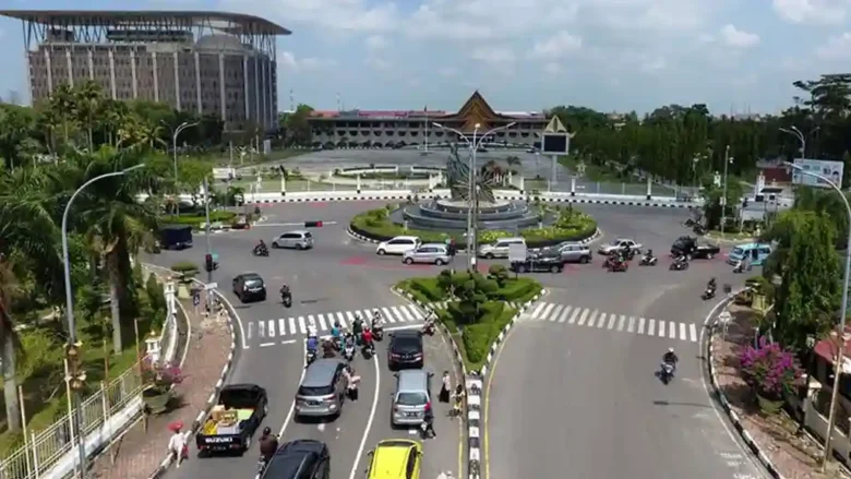 Kota Samarinda, Profil Kota Samarinda, Sejarah Kota Samarinda, Ibu Kota Kalimantan Timur, Populasi Kota Samarinda, Peta Kota Samarinda, Kota Samarinda di Pulau Kalimantan, Kota Samarinda dalam angka, Kota Samarinda dalam statistik, Jembatan Mahakam, Jembatan Achmad Amins, Jembatan Mahakam Ulu, Jalan Tol Balikpapan–Samarinda, Bandara Internasional Aji Pangeran Tumenggung Pranoto, Terowongan Selili Samarinda, Pembangunan infrastruktur Samarinda, Proyek infrastruktur Samarinda, Transportasi umum Samarinda, Aksesibilitas Samarinda, Wisata alam Samarinda, Wisata budaya Samarinda, Tempat wisata di Samarinda, Taman Samarendah, Taman Cerdas Samarinda, Museum Samarinda, Kuliner khas Samarinda, Amplang Samarinda, Sarung Samarinda, Festival budaya Samarinda (Samarinda), Berita Kota Samarinda, Info Kota Samarinda, Update Kota Samarinda, Pemerintah Kota Samarinda, Agenda Kota Samarinda, Kebijakan Pemkot Samarinda, Isu lokal Kota Samarinda, Berita terkini Samarinda, Kegiatan Pemkot Samarinda, Pembangunan Kota Samarinda, Pemilu Kota Samarinda, Pilwali Samarinda, Pemilihan Wali Kota Samarinda, Andi Harun Wali Kota Samarinda, Saefuddin Zuhri Wakil Wali Kota Samarinda, Partai politik di Samarinda, Kampanye politik Samarinda, Politik lokal Samarinda, Kandidat Wali Kota Samarinda, Berita Kota Samarinda, Info Samarinda, Update Samarinda, Pemerintah Kota Samarinda, Berita terkini Samarinda, Kabar Samarinda, Samarinda hari ini