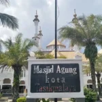 Kota Samarinda, Profil Kota Samarinda, Sejarah Kota Samarinda, Ibu Kota Kalimantan Timur, Populasi Kota Samarinda, Peta Kota Samarinda, Kota Samarinda di Pulau Kalimantan, Kota Samarinda dalam angka, Kota Samarinda dalam statistik, Jembatan Mahakam, Jembatan Achmad Amins, Jembatan Mahakam Ulu, Jalan Tol Balikpapan–Samarinda, Bandara Internasional Aji Pangeran Tumenggung Pranoto, Terowongan Selili Samarinda, Pembangunan infrastruktur Samarinda, Proyek infrastruktur Samarinda, Transportasi umum Samarinda, Aksesibilitas Samarinda, Wisata alam Samarinda, Wisata budaya Samarinda, Tempat wisata di Samarinda, Taman Samarendah, Taman Cerdas Samarinda, Museum Samarinda, Kuliner khas Samarinda, Amplang Samarinda, Sarung Samarinda, Festival budaya Samarinda (Samarinda), Berita Kota Samarinda, Info Kota Samarinda, Update Kota Samarinda, Pemerintah Kota Samarinda, Agenda Kota Samarinda, Kebijakan Pemkot Samarinda, Isu lokal Kota Samarinda, Berita terkini Samarinda, Kegiatan Pemkot Samarinda, Pembangunan Kota Samarinda, Pemilu Kota Samarinda, Pilwali Samarinda, Pemilihan Wali Kota Samarinda, Andi Harun Wali Kota Samarinda, Saefuddin Zuhri Wakil Wali Kota Samarinda, Partai politik di Samarinda, Kampanye politik Samarinda, Politik lokal Samarinda, Kandidat Wali Kota Samarinda, Berita Kota Samarinda, Info Samarinda, Update Samarinda, Pemerintah Kota Samarinda, Berita terkini Samarinda, Kabar Samarinda, Samarinda hari ini