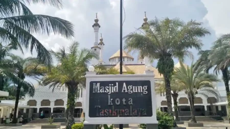 Kota Samarinda, Profil Kota Samarinda, Sejarah Kota Samarinda, Ibu Kota Kalimantan Timur, Populasi Kota Samarinda, Peta Kota Samarinda, Kota Samarinda di Pulau Kalimantan, Kota Samarinda dalam angka, Kota Samarinda dalam statistik, Jembatan Mahakam, Jembatan Achmad Amins, Jembatan Mahakam Ulu, Jalan Tol Balikpapan–Samarinda, Bandara Internasional Aji Pangeran Tumenggung Pranoto, Terowongan Selili Samarinda, Pembangunan infrastruktur Samarinda, Proyek infrastruktur Samarinda, Transportasi umum Samarinda, Aksesibilitas Samarinda, Wisata alam Samarinda, Wisata budaya Samarinda, Tempat wisata di Samarinda, Taman Samarendah, Taman Cerdas Samarinda, Museum Samarinda, Kuliner khas Samarinda, Amplang Samarinda, Sarung Samarinda, Festival budaya Samarinda (Samarinda), Berita Kota Samarinda, Info Kota Samarinda, Update Kota Samarinda, Pemerintah Kota Samarinda, Agenda Kota Samarinda, Kebijakan Pemkot Samarinda, Isu lokal Kota Samarinda, Berita terkini Samarinda, Kegiatan Pemkot Samarinda, Pembangunan Kota Samarinda, Pemilu Kota Samarinda, Pilwali Samarinda, Pemilihan Wali Kota Samarinda, Andi Harun Wali Kota Samarinda, Saefuddin Zuhri Wakil Wali Kota Samarinda, Partai politik di Samarinda, Kampanye politik Samarinda, Politik lokal Samarinda, Kandidat Wali Kota Samarinda, Berita Kota Samarinda, Info Samarinda, Update Samarinda, Pemerintah Kota Samarinda, Berita terkini Samarinda, Kabar Samarinda, Samarinda hari ini