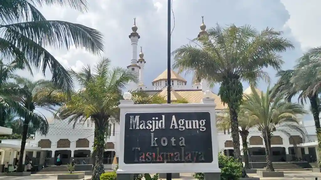 Kota Samarinda, Profil Kota Samarinda, Sejarah Kota Samarinda, Ibu Kota Kalimantan Timur, Populasi Kota Samarinda, Peta Kota Samarinda, Kota Samarinda di Pulau Kalimantan, Kota Samarinda dalam angka, Kota Samarinda dalam statistik, Jembatan Mahakam, Jembatan Achmad Amins, Jembatan Mahakam Ulu, Jalan Tol Balikpapan–Samarinda, Bandara Internasional Aji Pangeran Tumenggung Pranoto, Terowongan Selili Samarinda, Pembangunan infrastruktur Samarinda, Proyek infrastruktur Samarinda, Transportasi umum Samarinda, Aksesibilitas Samarinda, Wisata alam Samarinda, Wisata budaya Samarinda, Tempat wisata di Samarinda, Taman Samarendah, Taman Cerdas Samarinda, Museum Samarinda, Kuliner khas Samarinda, Amplang Samarinda, Sarung Samarinda, Festival budaya Samarinda (Samarinda), Berita Kota Samarinda, Info Kota Samarinda, Update Kota Samarinda, Pemerintah Kota Samarinda, Agenda Kota Samarinda, Kebijakan Pemkot Samarinda, Isu lokal Kota Samarinda, Berita terkini Samarinda, Kegiatan Pemkot Samarinda, Pembangunan Kota Samarinda, Pemilu Kota Samarinda, Pilwali Samarinda, Pemilihan Wali Kota Samarinda, Andi Harun Wali Kota Samarinda, Saefuddin Zuhri Wakil Wali Kota Samarinda, Partai politik di Samarinda, Kampanye politik Samarinda, Politik lokal Samarinda, Kandidat Wali Kota Samarinda, Berita Kota Samarinda, Info Samarinda, Update Samarinda, Pemerintah Kota Samarinda, Berita terkini Samarinda, Kabar Samarinda, Samarinda hari ini