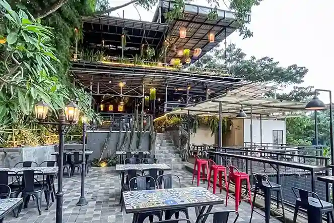 Kota Samarinda Teras Roemah Samarinda Nongkrong Santai dengan Pemandangan Kota dari Ketinggian